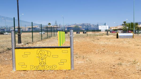 El Ayuntamiento de Marratxí instala juegos para potenciar la agilidad de los perros en Nova Cabana El Ayuntamiento de Marratxí instala juegos para potenciar la agilidad de los perros en Nova Cabana