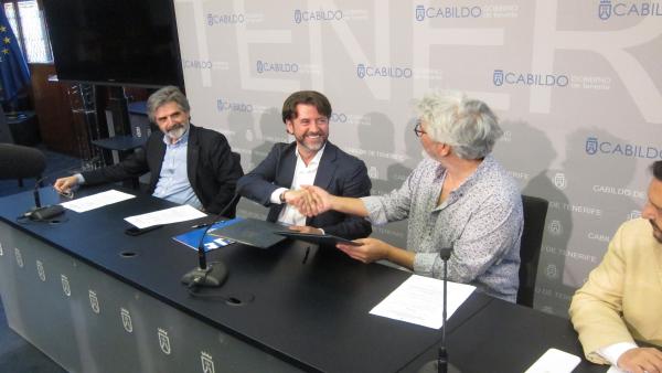 Cabildo de Tenerife y Google firman un acuerdo para potenciar la conectividad en telecomunicaciones con África y Europa Cabildo de Tenerife y Google firman un acuerdo para potenciar la conectividad en telecomunicaciones con África y Europa
