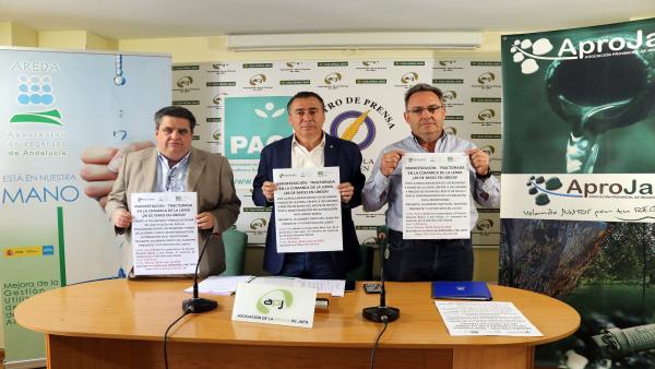Jaén.- Agricultores y regantes prevén reunir un millar de tractores en Úbeda para pedir solución al precio del aceite Jaén.- Agricultores y regantes prevén reunir un millar de tractores en Úbeda para pedir solución al precio del aceite