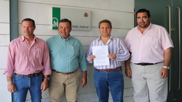 Huelva.- El PP acusa a la alcaldesa de Chucena de contratar a una vecina para 'evitar' que fuese en su lista electoral Huelva.- El PP acusa a la alcaldesa de Chucena de contratar a una vecina para 'evitar' que fuese en su lista electoral