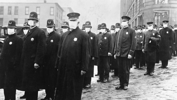Policías durante la 'gripe española' Policías durante la 'gripe española'