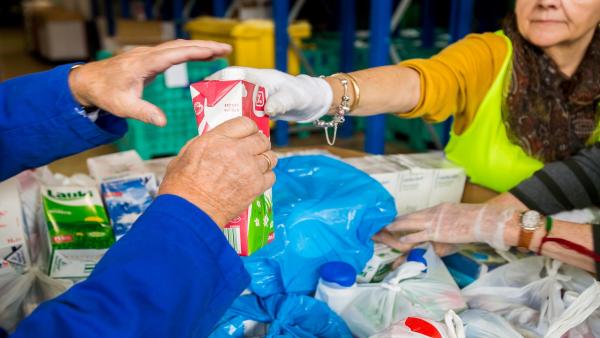 La obra social 'La Caixa' y el Banco de Alimentos de Andalucía impulsan la gran recogida de leche La obra social 'La Caixa' y el Banco de Alimentos de Andalucía impulsan la gran recogida de leche
