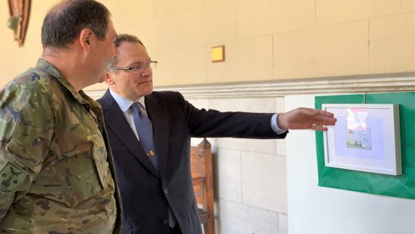 JM Nieto reitera su 'cariño' por las Fuerzas Armadas con una exposición de una veintena de viñetas en Valladolid JM Nieto reitera su 'cariño' por las Fuerzas Armadas con una exposición de una veintena de viñetas en Valladolid
