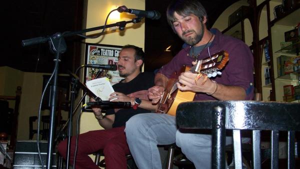Alberto Pizarro y Pepe Hernández ofrecen este lunes un recital musicado en El Sur dentro de los 'Lunes Literarios' Alberto Pizarro y Pepe Hernández ofrecen este lunes un recital musicado en El Sur dentro de los 'Lunes Literarios'