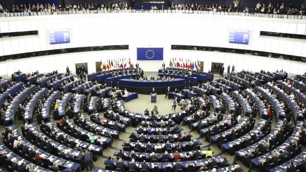 La UE aprueba multar a los partidos que violen la protección de datos para influir en la campaña de las europeas La UE aprueba multar a los partidos que violen la protección de datos para influir en la campaña de las europeas