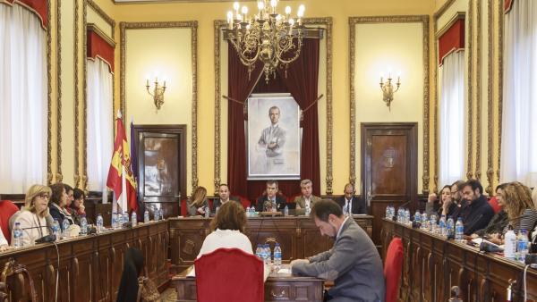 El último pleno ordinario de la legislatura de Ayuntamiento Guadalajara homenajea a las víctimas de violencia machista El último pleno ordinario de la legislatura de Ayuntamiento Guadalajara homenajea a las víctimas de violencia machista