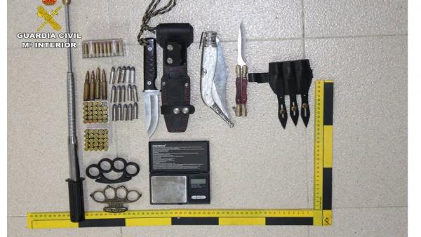 Alicante.- Sucesos.- Detienen a un hombre por un robo 'brutal' y hallan en su casa un cultivo de marihuana y armas Alicante.- Sucesos.- Detienen a un hombre por un robo 'brutal' y hallan en su casa un cultivo de marihuana y armas