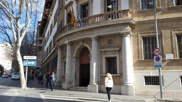Los juzgados de paz de Baleares ingresan en 2018 un total de 9.919 asuntos penales, un 7,51% menos que en 2017 Los juzgados de paz de Baleares ingresan en 2018 un total de 9.919 asuntos penales, un 7,51% menos que en 2017