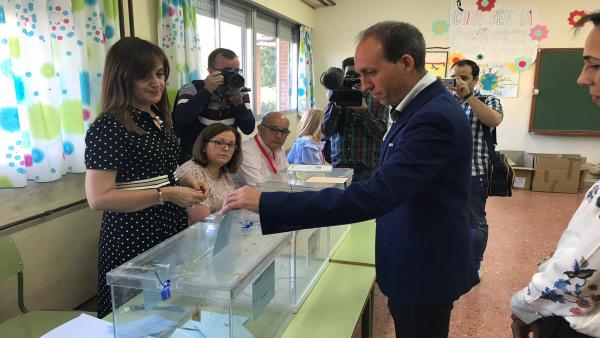 26M.- Arias (Vox), El Candidato A Presidir C-LM Más Madrugador, Confía En Dar Voz A Sus Vecinos Desde El Parlamento 26M.- Arias (Vox), El Candidato A Presidir C-LM Más Madrugador, Confía En Dar Voz A Sus Vecinos Desde El Parlamento