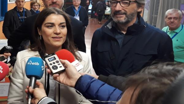26M.- Comerón Y Oyarzabal (PP) Animan A Los Ciudadanos A Votar Para Que Vitoria Y Álava Den 'Un Salto Adelante' 26M.- Comerón Y Oyarzabal (PP) Animan A Los Ciudadanos A Votar Para Que Vitoria Y Álava Den 'Un Salto Adelante'