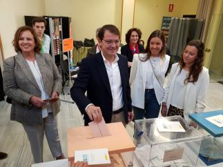 26M.- Fernández Mañueco Vota 'Con Buenas Sensaciones Y Con Buenas Vibraciones'