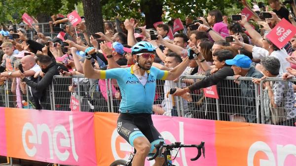 AV.- Ciclismo/Giro.- Cataldo (Astana) reina en Como y Carapaz amplía su liderato tras la caída de Roglic AV.- Ciclismo/Giro.- Cataldo (Astana) reina en Como y Carapaz amplía su liderato tras la caída de Roglic