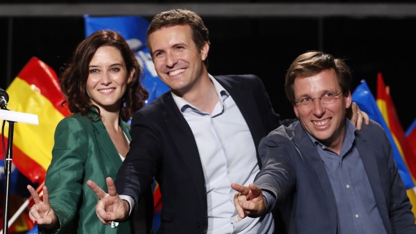 Casado celebra los resultados de Ayuso y Almeida Casado celebra los resultados de Ayuso y Almeida