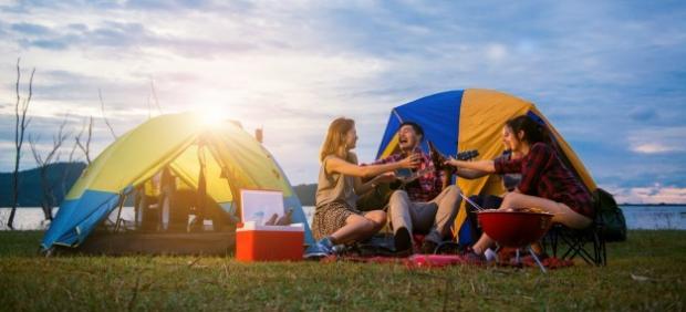 ¿Se puede hacer camping sin morir en el intento? Sí, si sabes cómo