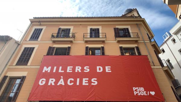 26M.- El PSIB-PSOE Despliega Una Pancarta En Su Sede Agradeciendo A Los Votantes Su Apoyo En Las Elecciones 26M.- El PSIB-PSOE Despliega Una Pancarta En Su Sede Agradeciendo A Los Votantes Su Apoyo En Las Elecciones