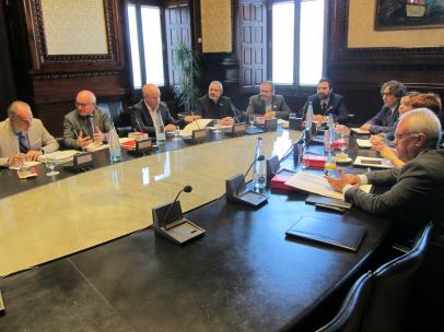 El independentismo recupera la mayoría absoluta en el Parlament tras sustituir a los presos.