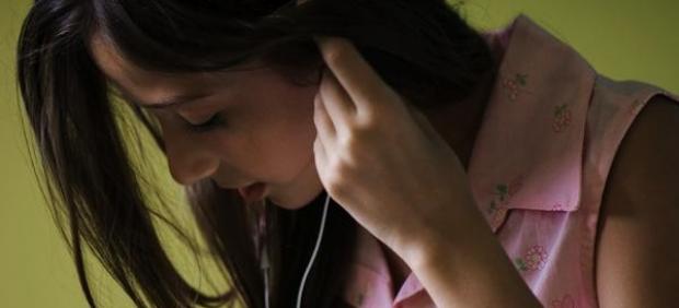 Mujer con auriculares