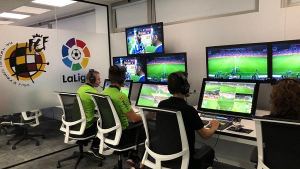 Servicio de Asistencia por Vídeo al Arbitraje (VAR). Servicio de Asistencia por Vídeo al Arbitraje (VAR).