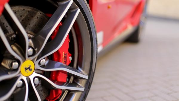 Híbrido, 1.000 caballos y tracción integral: así es el nuevo coche de Ferrari Híbrido, 1.000 caballos y tracción integral: así es el nuevo coche de Ferrari