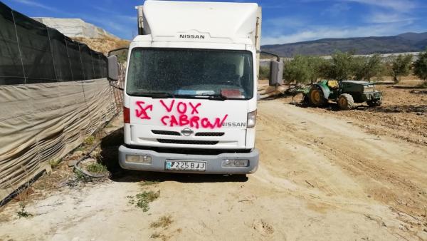 Granada.- 26M.- Vox denuncia actos vandálicos contra el camión de un candidato en Ugíjar, en la Alpujarra Granada.- 26M.- Vox denuncia actos vandálicos contra el camión de un candidato en Ugíjar, en la Alpujarra