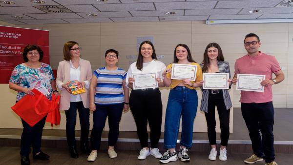 IES Tomás y Valiente de Fuenmayor gana el II Concurso de Estadística 'Incubadora de Sondeos y Experimentos' en La Rioja IES Tomás y Valiente de Fuenmayor gana el II Concurso de Estadística 'Incubadora de Sondeos y Experimentos' en La Rioja