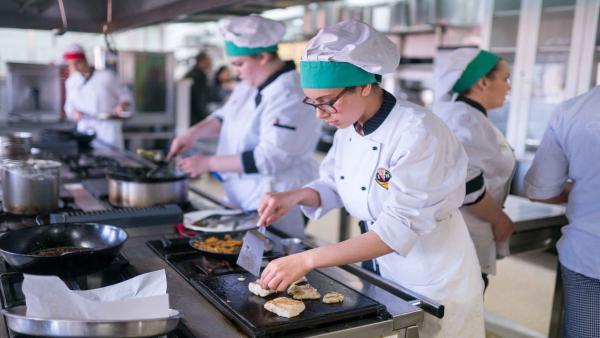 El empleo crece esta Semana Santa en Andalucía en un 5,6% respecto a 2018 con más de 18.480 contrataciones, según Adecco El empleo crece esta Semana Santa en Andalucía en un 5,6% respecto a 2018 con más de 18.480 contrataciones, según Adecco