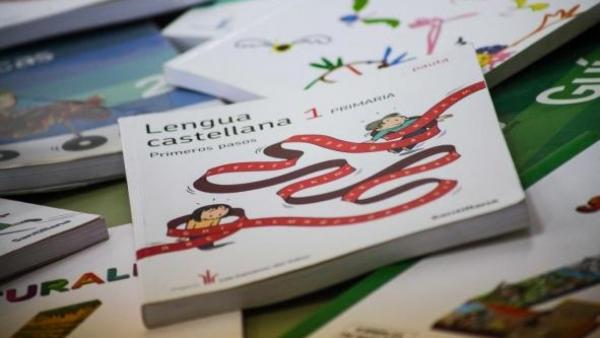 Educación destina 1,2 millones de euros a las ayudas para la adquisición de libros de texto del próximo curso Educación destina 1,2 millones de euros a las ayudas para la adquisición de libros de texto del próximo curso