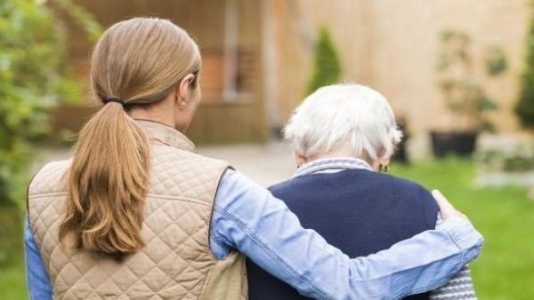 Los valencianos que dejan de trabajar por cuidar familiares dependientes o con discapacidad suben un 64% en 2018 Los valencianos que dejan de trabajar por cuidar familiares dependientes o con discapacidad suben un 64% en 2018