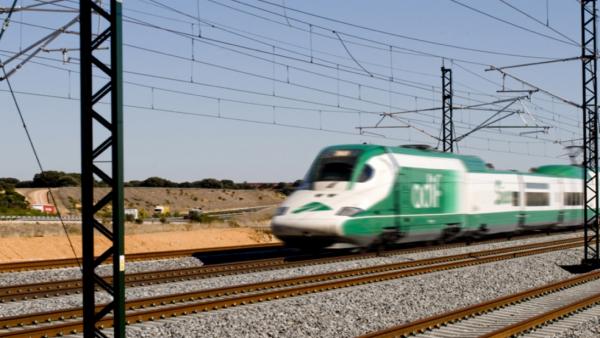 Adif comprará un tren con cambio de ancho para supervisar las vías por 47 millones Adif comprará un tren con cambio de ancho para supervisar las vías por 47 millones