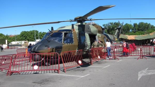 Logroño rememora el Día de las Fuerzas Armadas con una exposición 'para dar a conocer nuestro día a día y trabajo' Logroño rememora el Día de las Fuerzas Armadas con una exposición 'para dar a conocer nuestro día a día y trabajo'