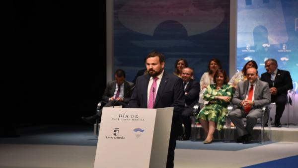 Día de C-LM.- Juan Ramón Amores, Medalla de Oro: 'No dejen que la vida les golpee para vivirla como se merece' Día de C-LM.- Juan Ramón Amores, Medalla de Oro: 'No dejen que la vida les golpee para vivirla como se merece'