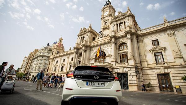 ELECTRIC MOVEMENTS INVITA A LOS VALENCIANOS A DESCUBRIR LA MOVILIDAD ELÉCTRICA ESTE FIN DE SEMANA · ELECTRIC MOVEMENTS INVITA A LOS VALENCIANOS A DESCUBRIR LA MOVILIDAD ELÉCTRICA ESTE FIN DE SEMANA ·