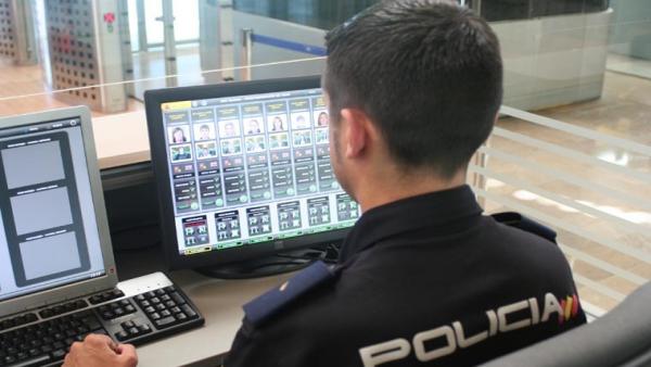 Suc.-Un detenido Aranda de Duero (Burgos) por contactar con menores que le enviaban fotos para ganar seguidores en redes Suc.-Un detenido Aranda de Duero (Burgos) por contactar con menores que le enviaban fotos para ganar seguidores en redes