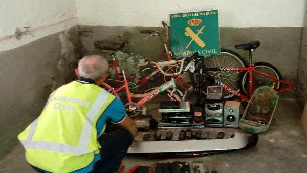 Granada.- Sucesos.- Detenido en Huétor Tájar investigado por el robo de 40 canarios y jilgueros en una nave Granada.- Sucesos.- Detenido en Huétor Tájar investigado por el robo de 40 canarios y jilgueros en una nave