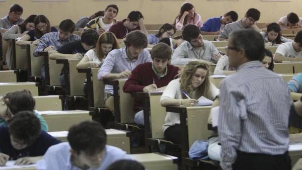 Un total de 5.106 estudiantes realizarán la EBAU en Extremadura, que cuenta como novedad con un protocolo de seguridad Un total de 5.106 estudiantes realizarán la EBAU en Extremadura, que cuenta como novedad con un protocolo de seguridad