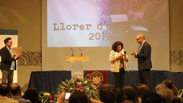 LA UNIVERSIDAD DE ALICANTE RINDE HOMENAJE A MIGUEL HERNÁNDEZ CON EL LAUREL DE ORO LA UNIVERSIDAD DE ALICANTE RINDE HOMENAJE A MIGUEL HERNÁNDEZ CON EL LAUREL DE ORO