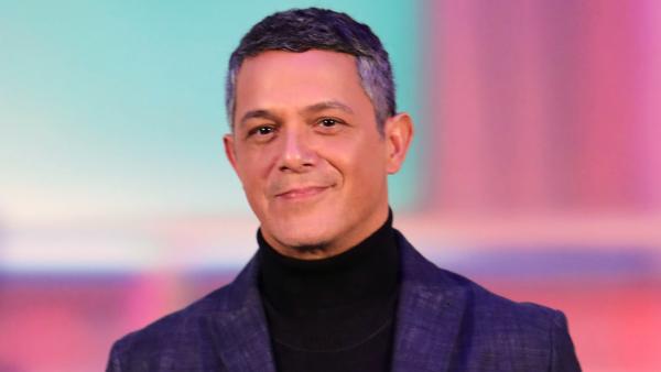Alejandro Sanz, sorprendido por unas fans de Sevilla antes de comenzar '#LaGira' Alejandro Sanz, sorprendido por unas fans de Sevilla antes de comenzar '#LaGira'