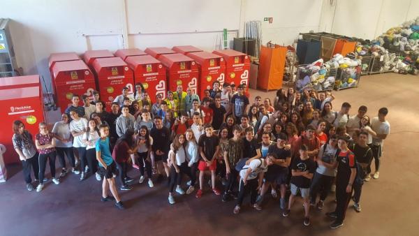 Jaén.- Los jiennenses donan más de 293 toneladas de ropa a Cáritas en lo que va de año Jaén.- Los jiennenses donan más de 293 toneladas de ropa a Cáritas en lo que va de año