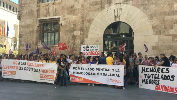 Trabajadores de centros de infancia piden una 'vía urgente' para pagar facturas atrasadas y abogan por el pago delegado Trabajadores de centros de infancia piden una 'vía urgente' para pagar facturas atrasadas y abogan por el pago delegado