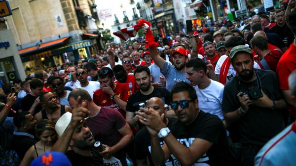 La marea de aficionados llega a Madrid La marea de aficionados llega a Madrid