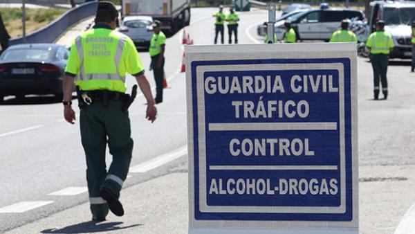 Control de tráfico de la Guardia Civil Control de tráfico de la Guardia Civil