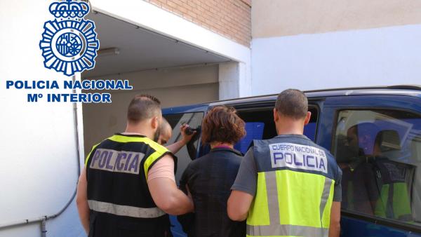 Detenida la presunta asesina de una pastelera en El Ejido tras cinco años oculta en Lituania Detenida la presunta asesina de una pastelera en El Ejido tras cinco años oculta en Lituania