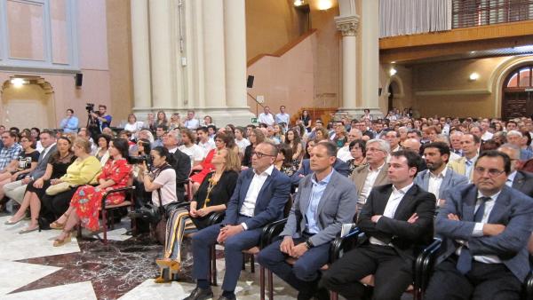 El Gobierno de Aragón reconoce la excelencia y el compromiso de la comunidad educativa El Gobierno de Aragón reconoce la excelencia y el compromiso de la comunidad educativa