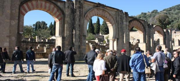 Turistas En Medina Azahara