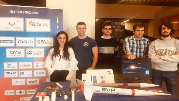 Estudiantes de Ingeniería de Bilbao lanzarán este sábado su segundo cohete desde el aeródromo de Dima Estudiantes de Ingeniería de Bilbao lanzarán este sábado su segundo cohete desde el aeródromo de Dima