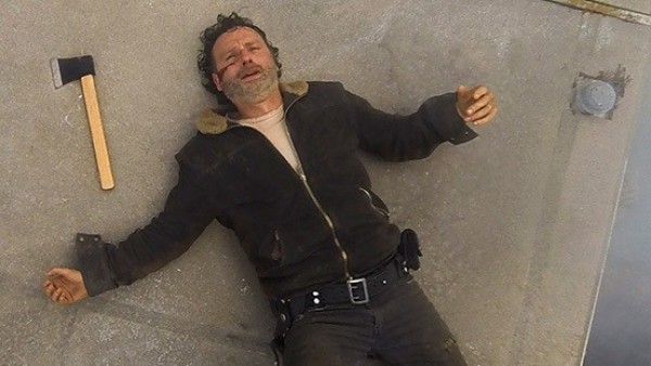Rick Grimes (Andrew Lincoln) junto a su hacha Rick Grimes (Andrew Lincoln) junto a su hacha