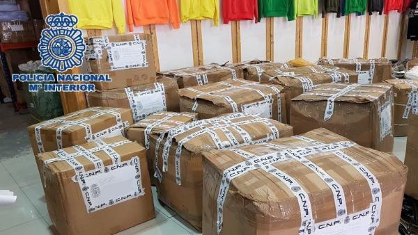 Policía Nacional Nota De Prensa Y Foto (La Policía Nacional Se Incauta De 7.049 Prendas Textiles Falsificadas En Un Polígono En Málaga) Policía Nacional Nota De Prensa Y Foto (La Policía Nacional Se Incauta De 7.049 Prendas Textiles Falsificadas En Un Polígono En Málaga)