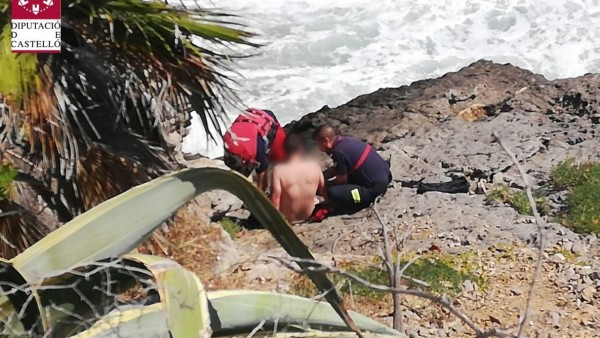 Menor atrapado en las rocas Menor atrapado en las rocas