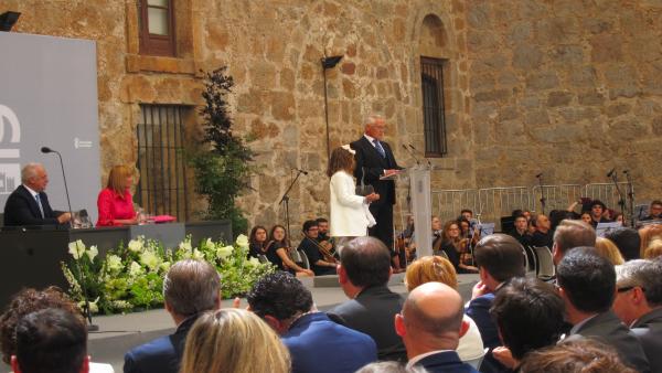 Diego Urdiales recibe el Galardón de las Artes Riojanas 'con tremendo orgullo por mi tierra y por mis paisanos' Diego Urdiales recibe el Galardón de las Artes Riojanas 'con tremendo orgullo por mi tierra y por mis paisanos'