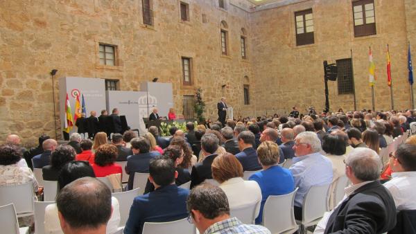 López de Silanes y Basilio García Pérez-Aradros, distinguidos como Riojanos Ilustres por su contribución a La Rioja López de Silanes y Basilio García Pérez-Aradros, distinguidos como Riojanos Ilustres por su contribución a La Rioja